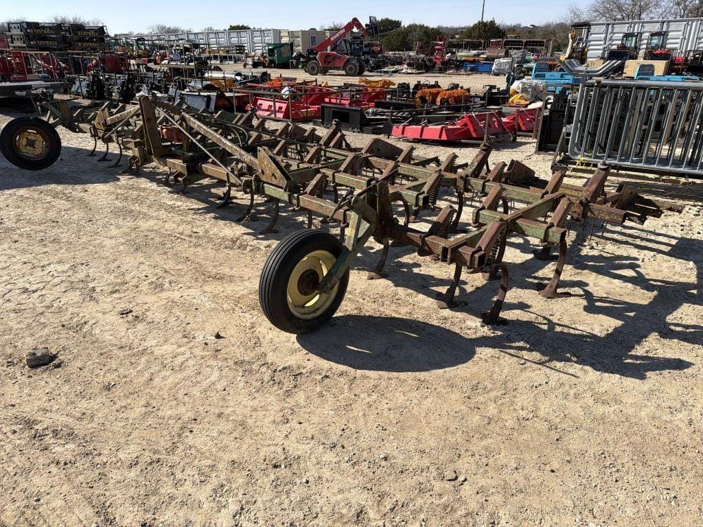 John Deere 1100 Equipment Image0