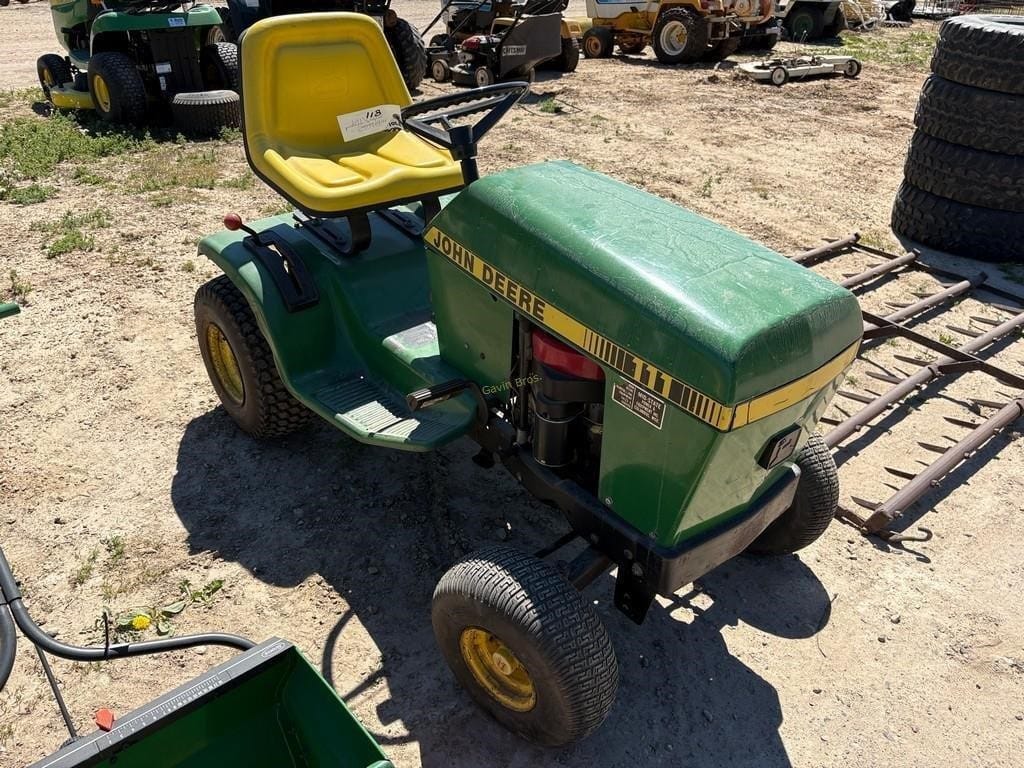 John Deere 111 Equipment Image0