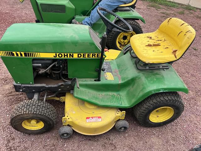 Image of John Deere 111 equipment image 4