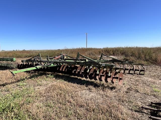 Image of John Deere 1110 equipment image 2