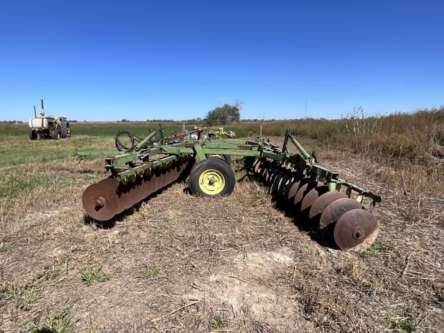 Image of John Deere 1110 equipment image 4