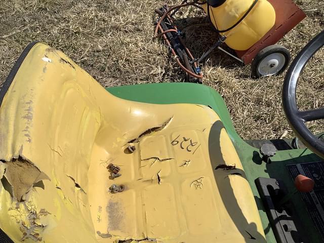 Image of John Deere 112 equipment image 4