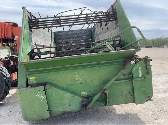 Image of John Deere 112 equipment image 1