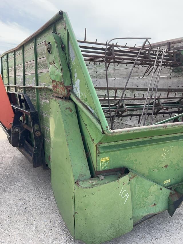 Image of John Deere 112 equipment image 3