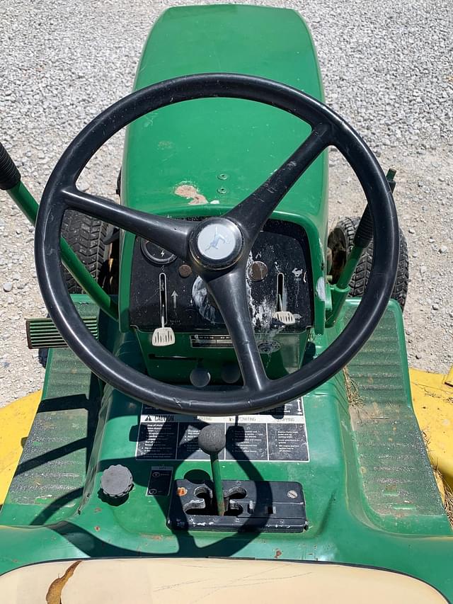 Image of John Deere 112 equipment image 4