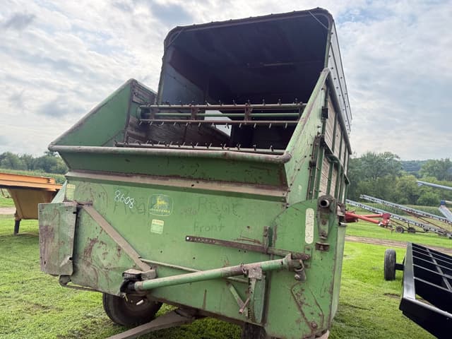 Image of John Deere 112 equipment image 1