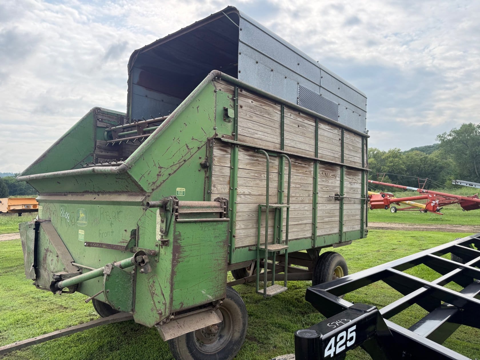 John Deere 112 Equipment Image0