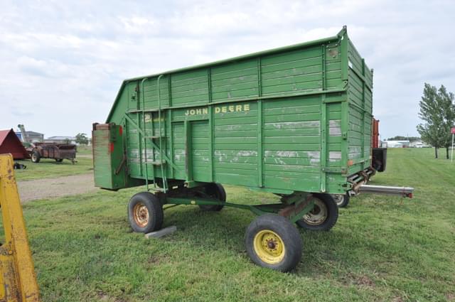 Image of John Deere 112 equipment image 3
