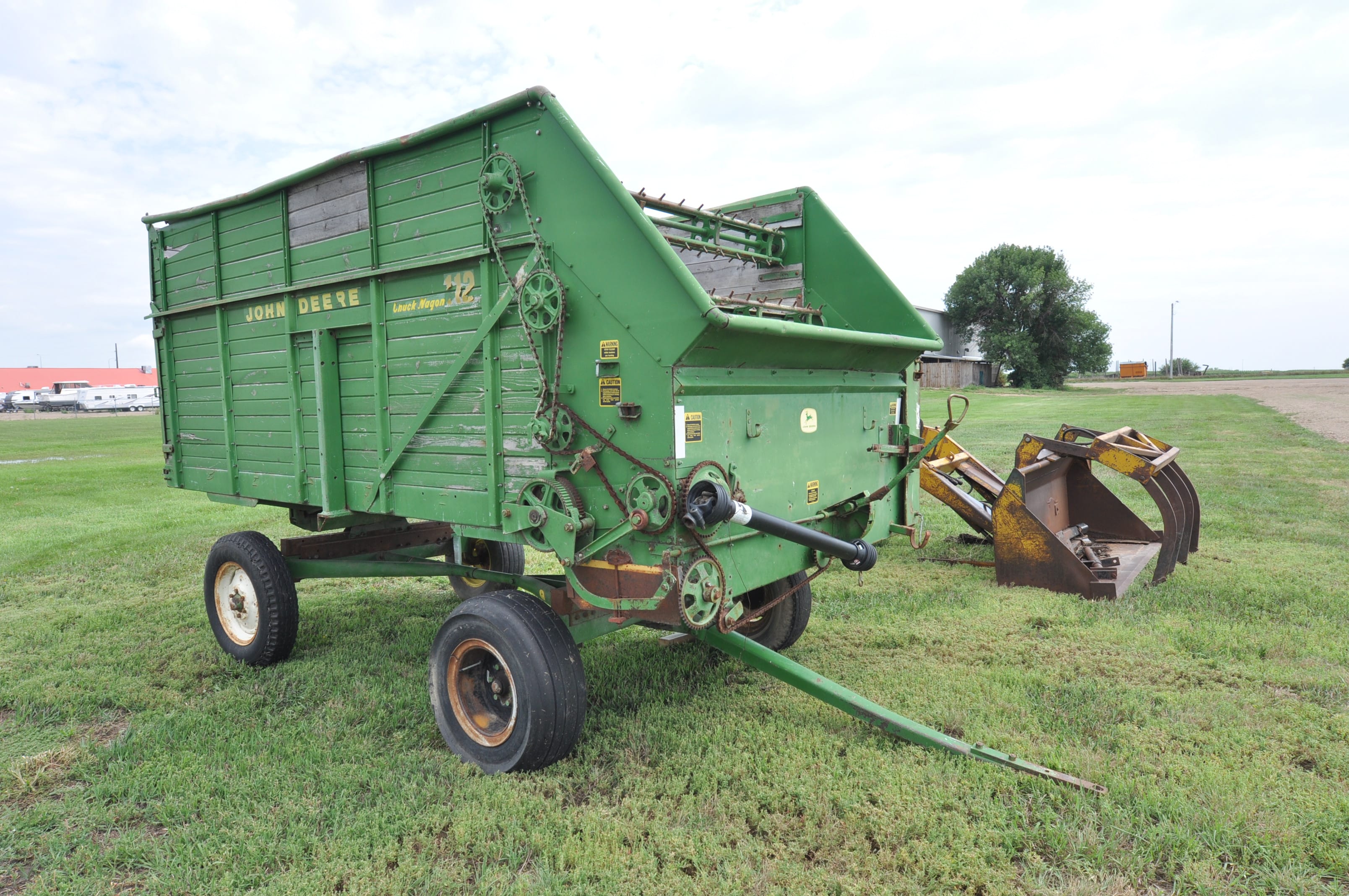 John Deere 112 Equipment Image0