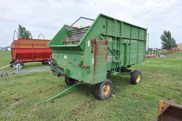 Image of John Deere 112 equipment image 2
