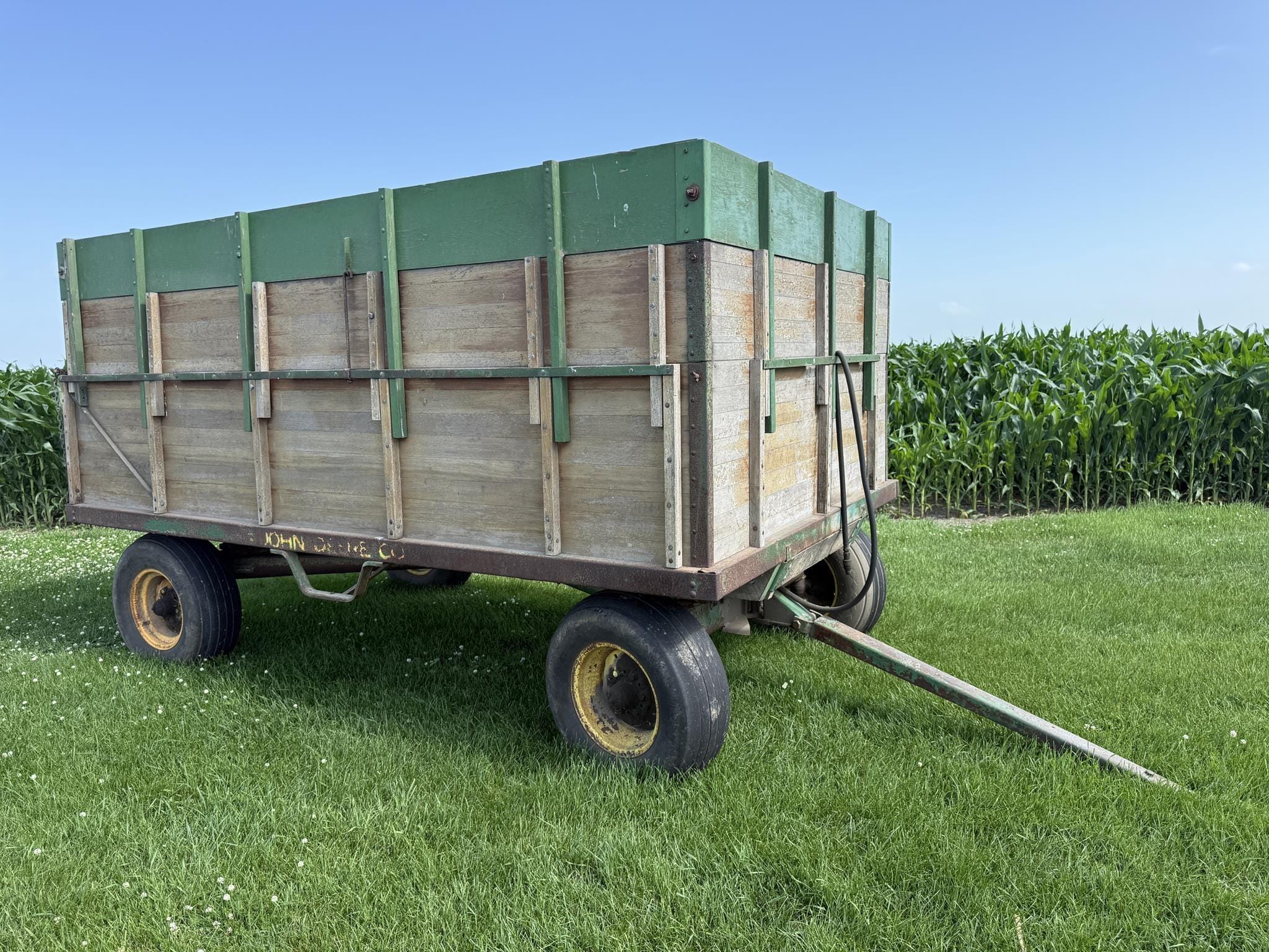 John Deere 112 Equipment Image0