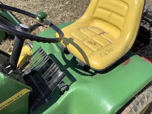 Image of John Deere 112 equipment image 2