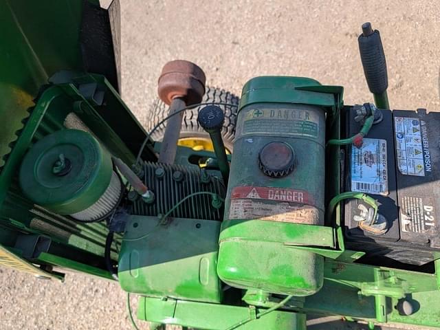 Image of John Deere 112 equipment image 2