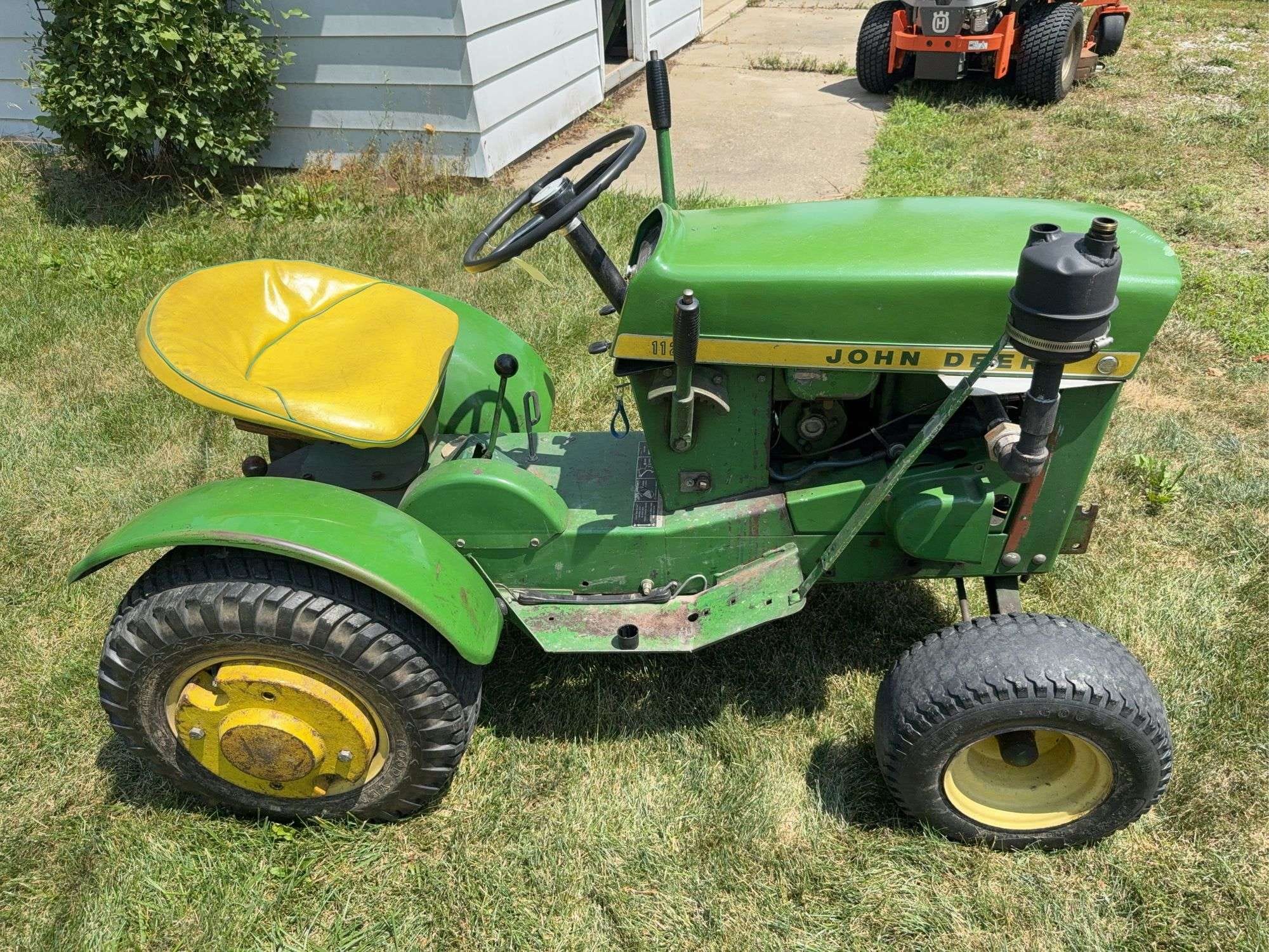 1967 John Deere 112 Equipment Image0