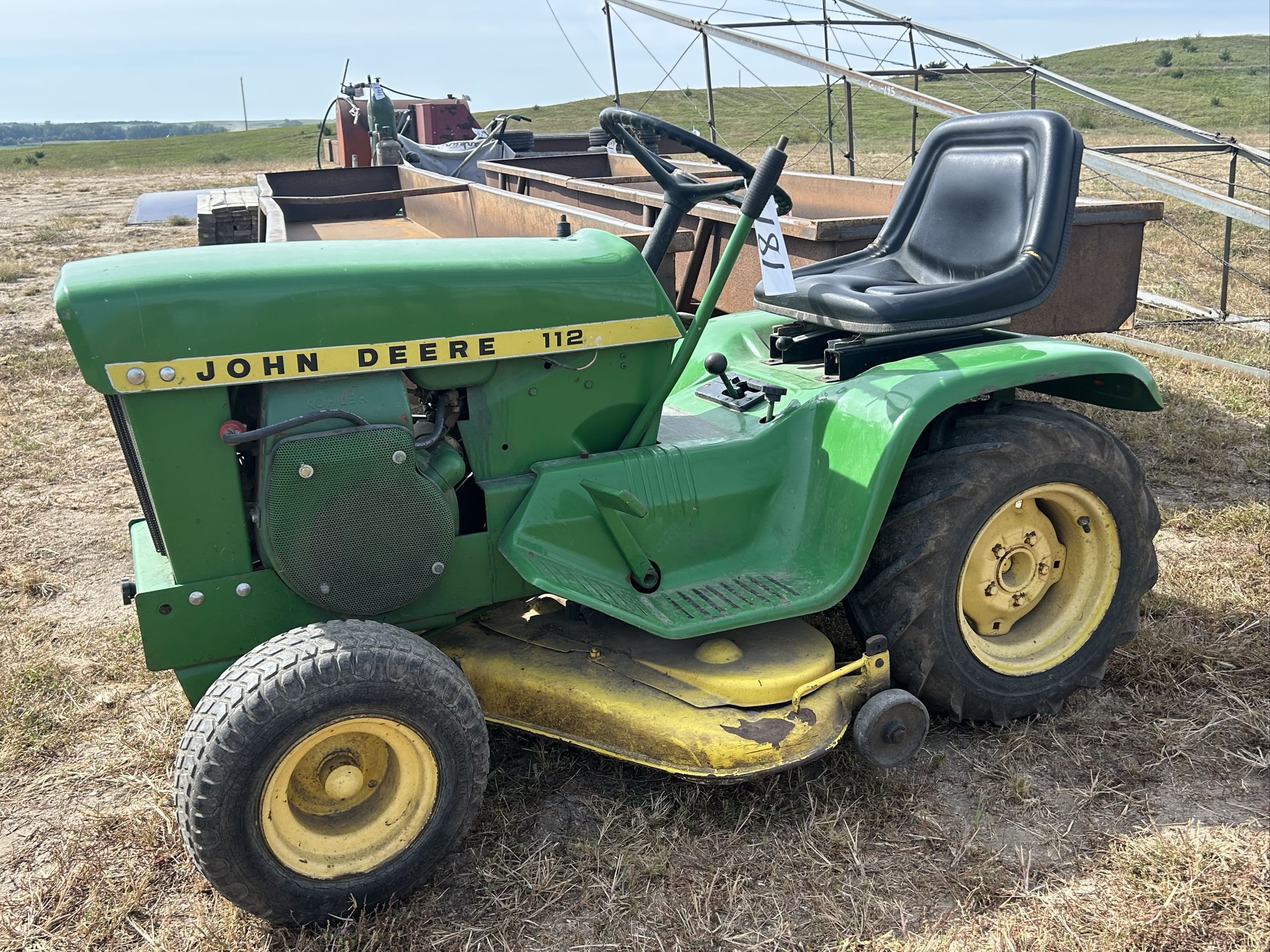 John Deere 112 Equipment Image0
