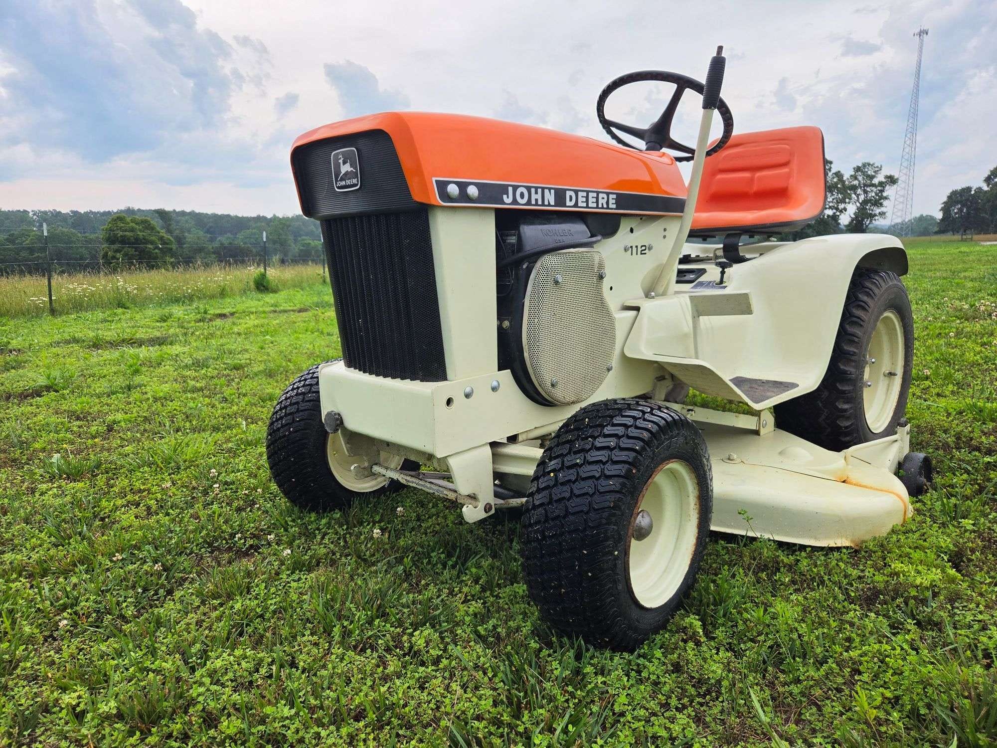 John Deere 112 Equipment Image0