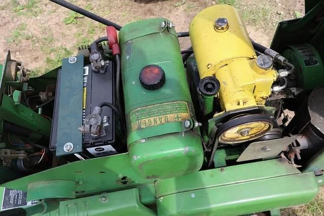 Image of John Deere 112 equipment image 3