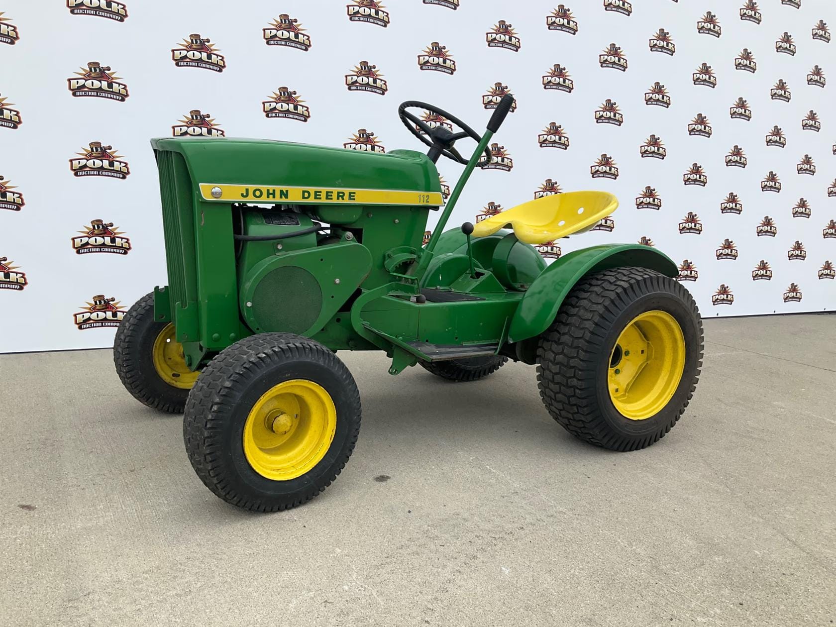 John Deere 112 Equipment Image0
