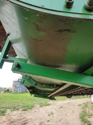Image of John Deere 114 equipment image 2