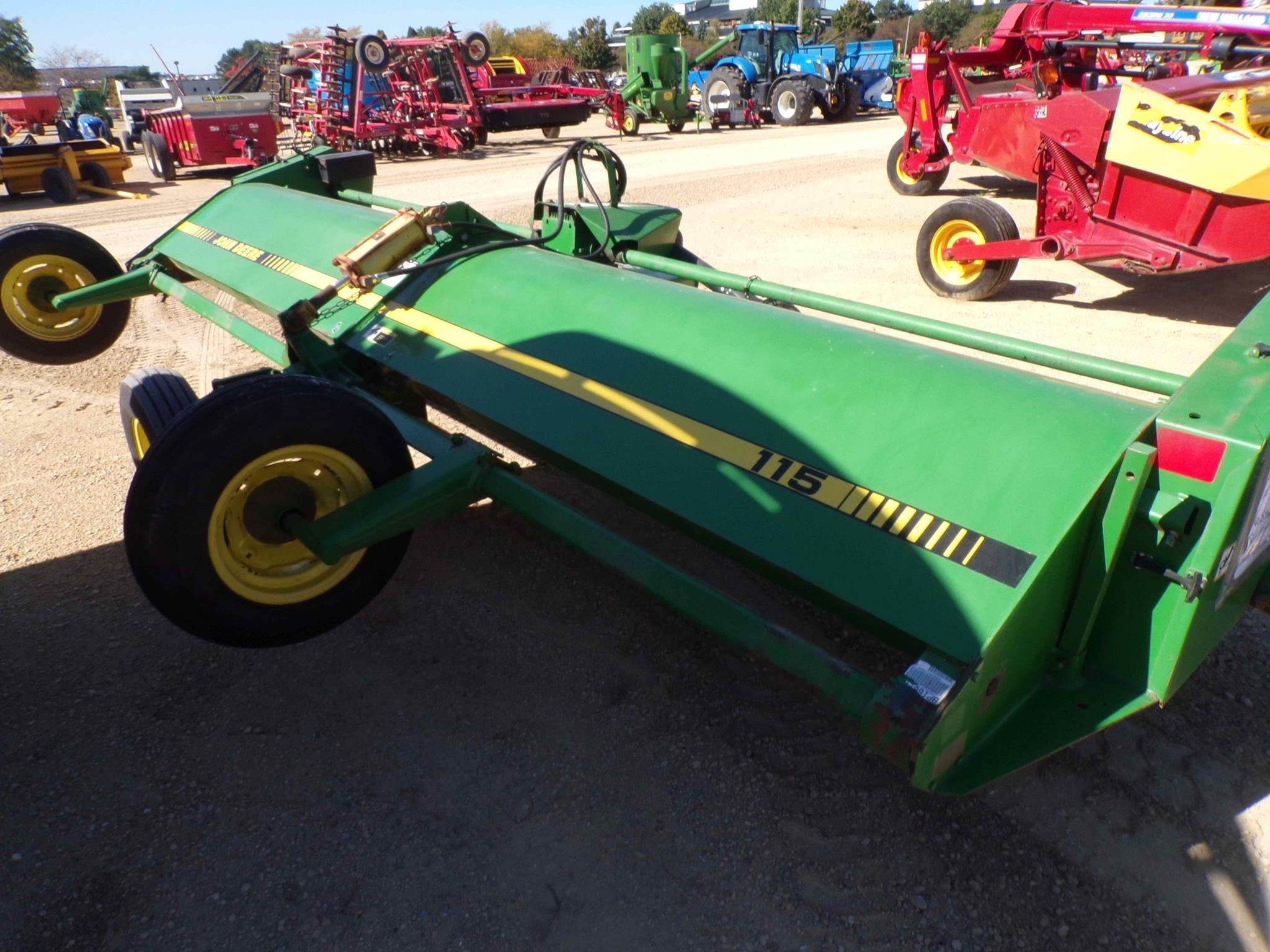 John Deere 115 Equipment Image0