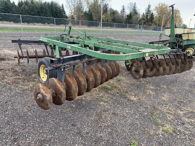 Image of John Deere 115 equipment image 2