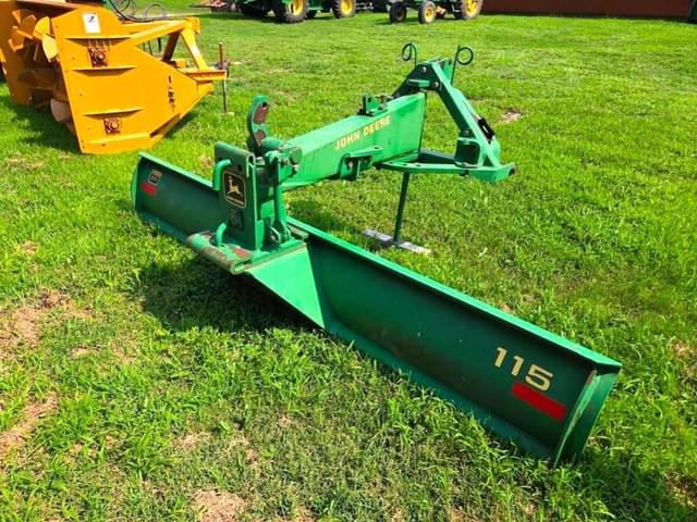 Image of John Deere 115 equipment image 3