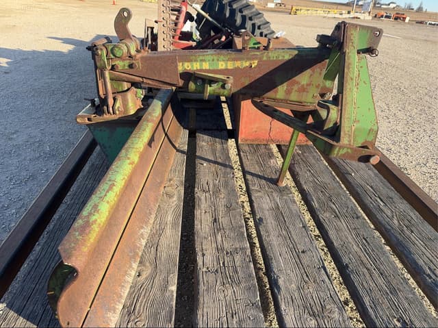 Image of John Deere 115 equipment image 2