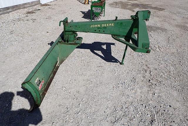 Image of John Deere 115 equipment image 3