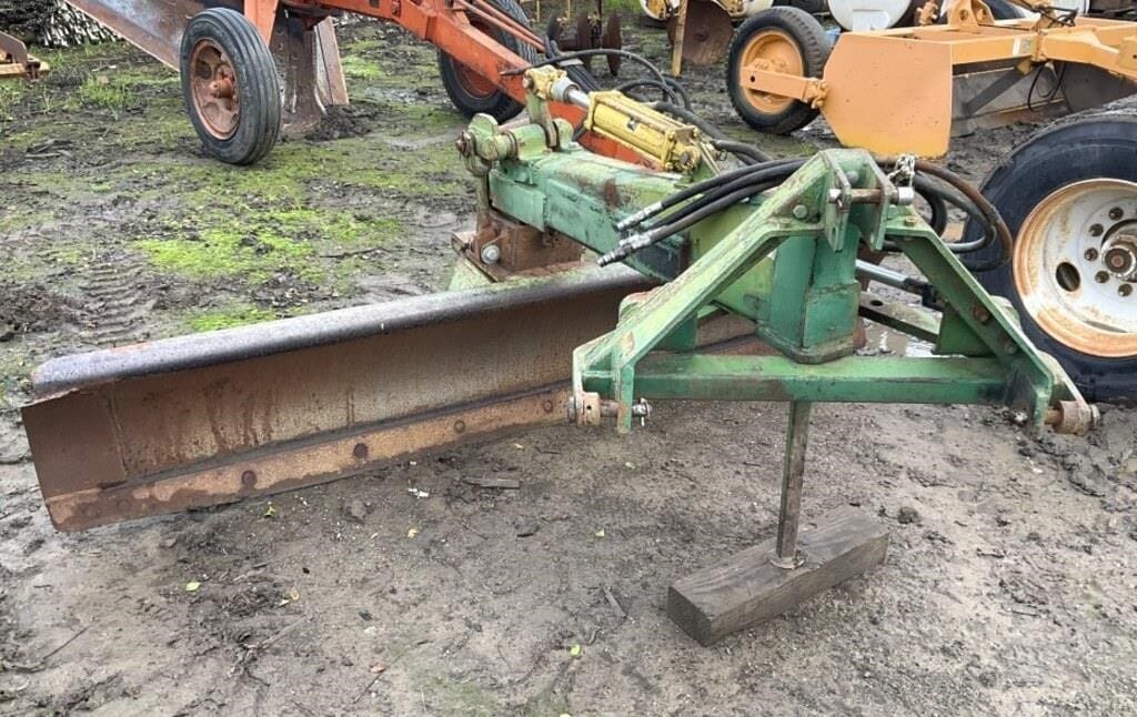 John Deere 115 Equipment Image0