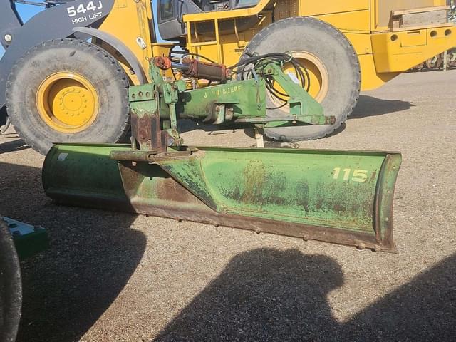 Image of John Deere 115 equipment image 4