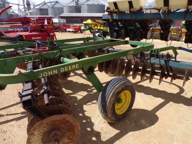 Image of John Deere 115 equipment image 3