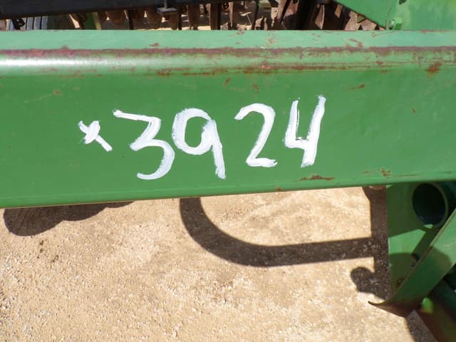 Image of John Deere 115 equipment image 1