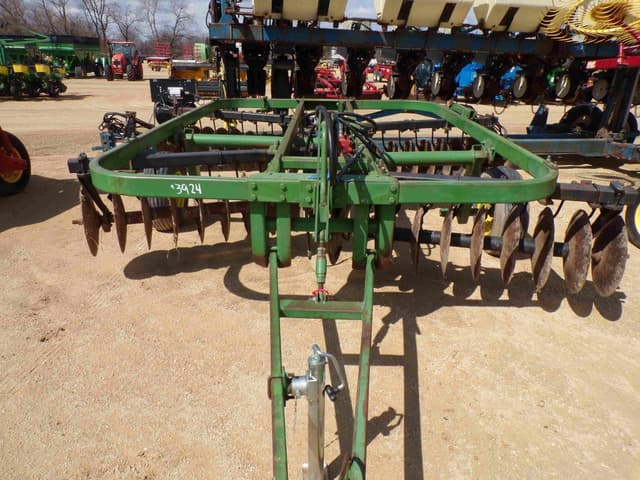 Image of John Deere 115 equipment image 2