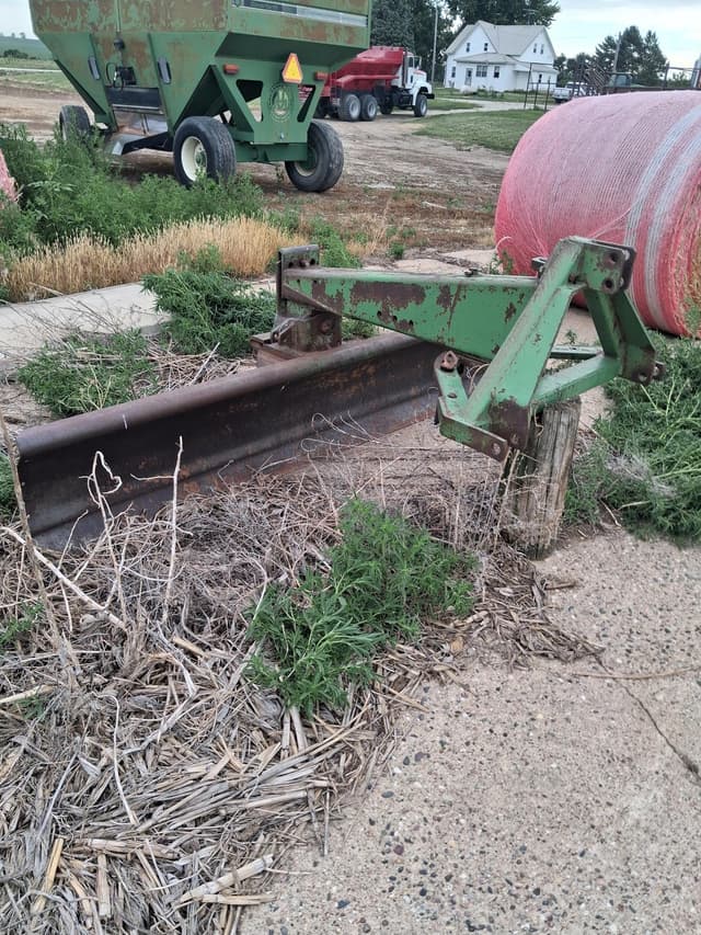 Image of John Deere 115 equipment image 1