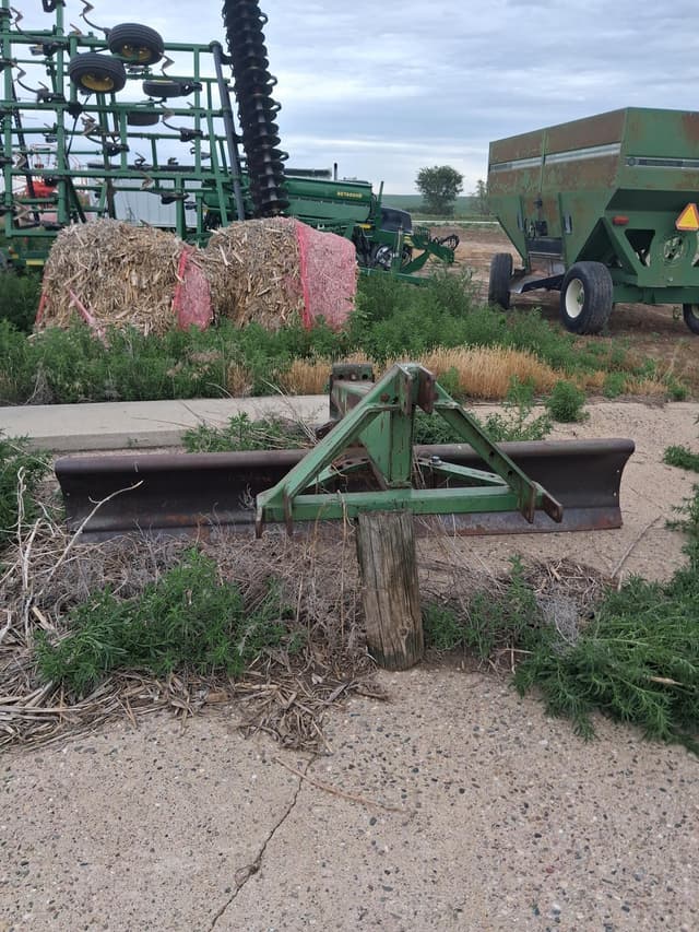 Image of John Deere 115 equipment image 2