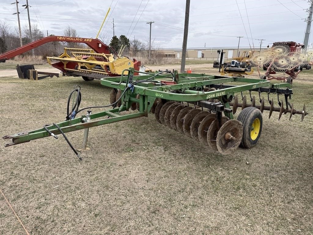 John Deere 115 Equipment Image0