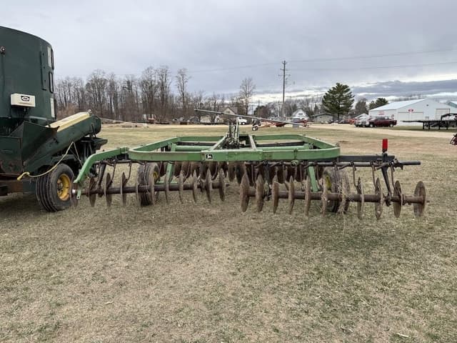 Image of John Deere 115 equipment image 4