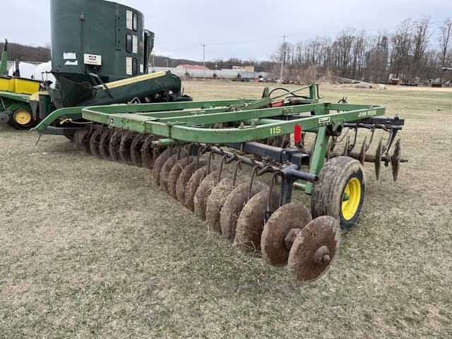 Image of John Deere 115 equipment image 3