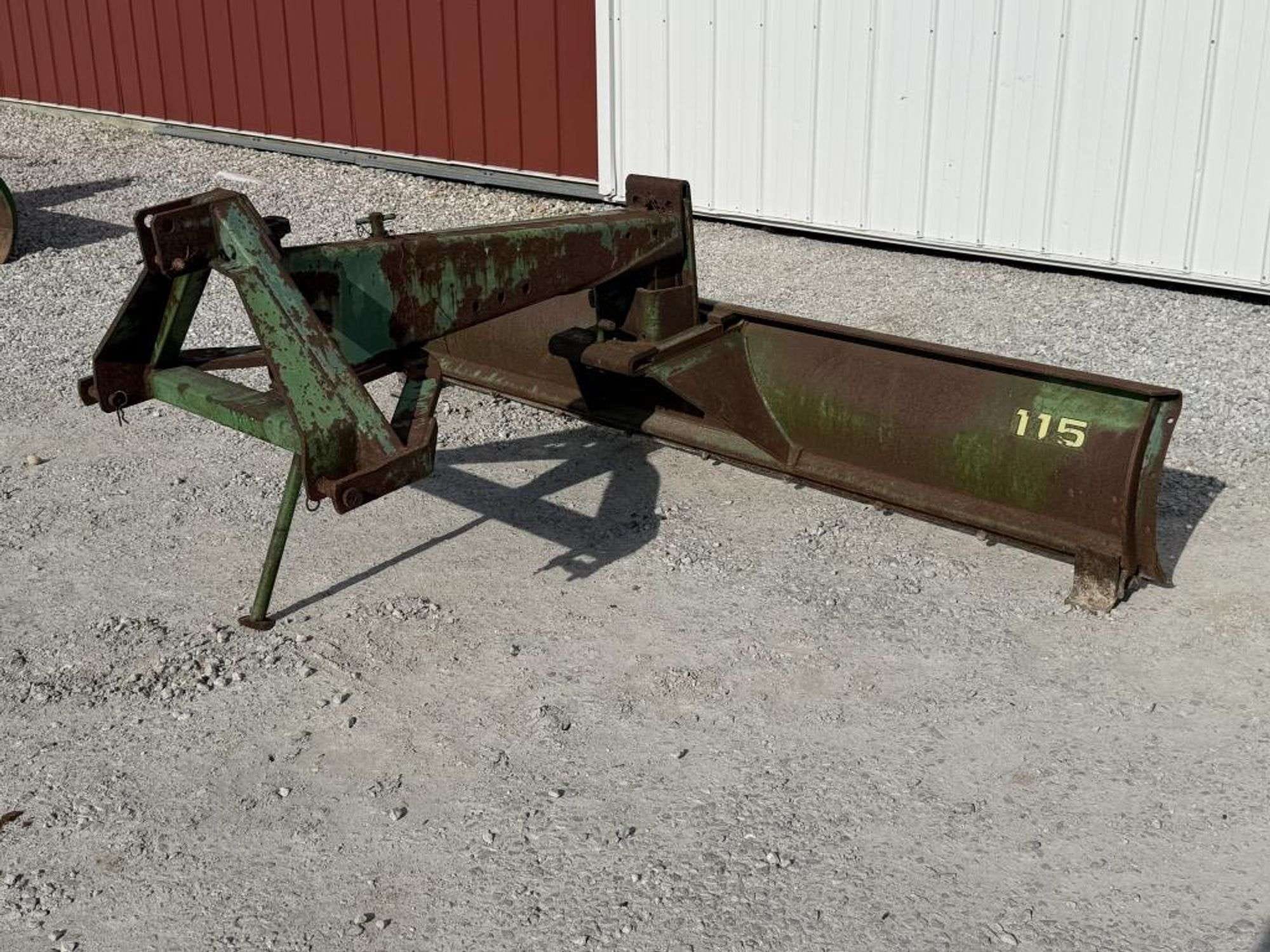 John Deere 115 Equipment Image0