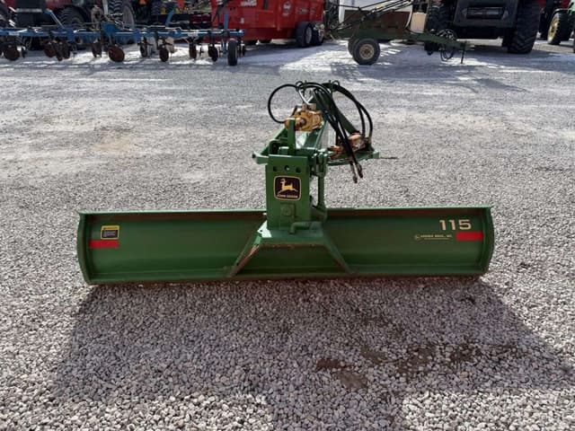 Image of John Deere 115 equipment image 4