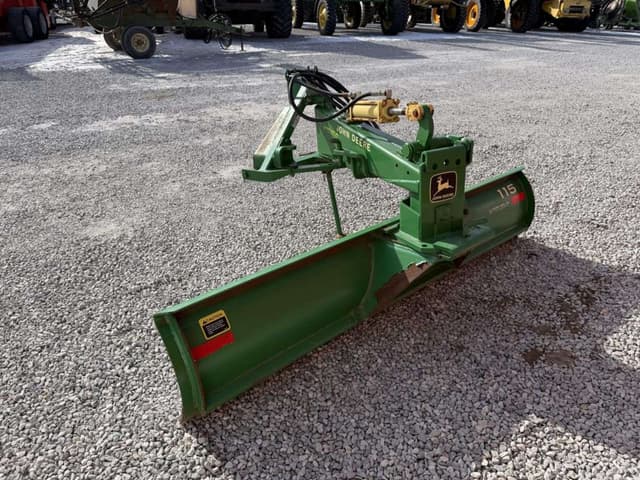 Image of John Deere 115 equipment image 3