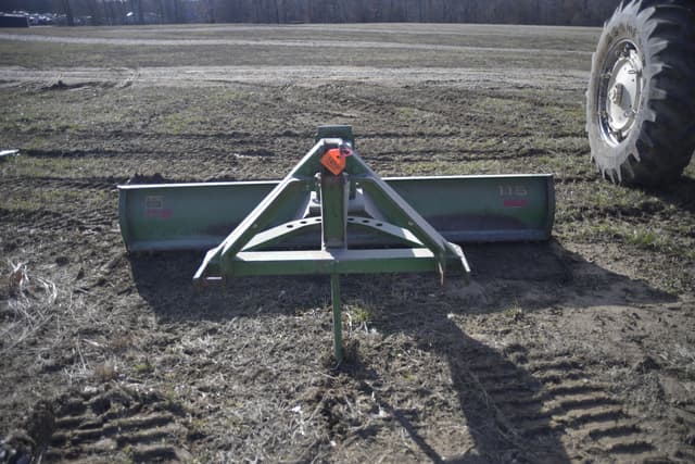 Image of John Deere 115 equipment image 1