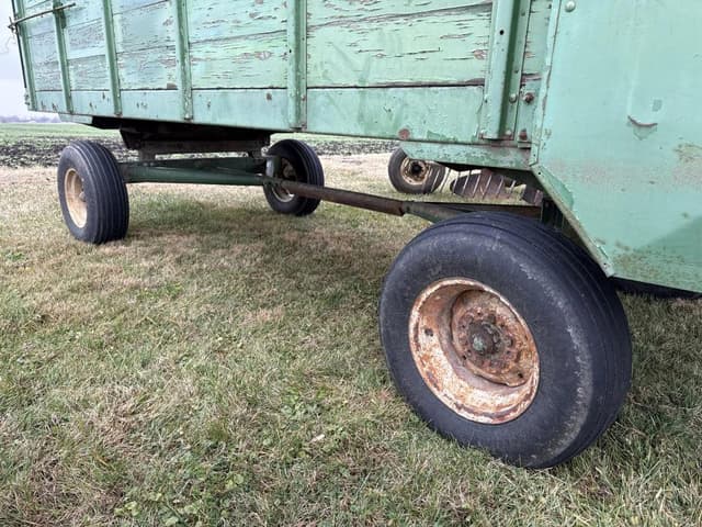 Image of John Deere 115 equipment image 1