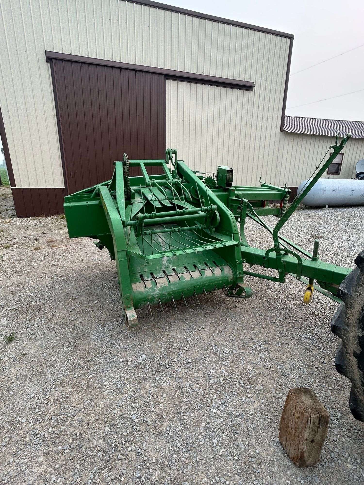 John Deere 116W Equipment Image0