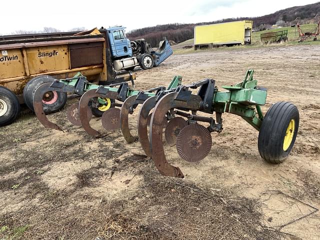 Image of John Deere 910 equipment image 2