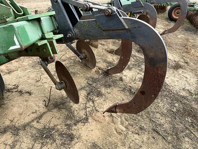 Image of John Deere 910 equipment image 4