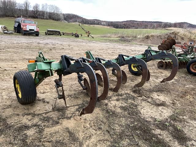 Image of John Deere 910 equipment image 3