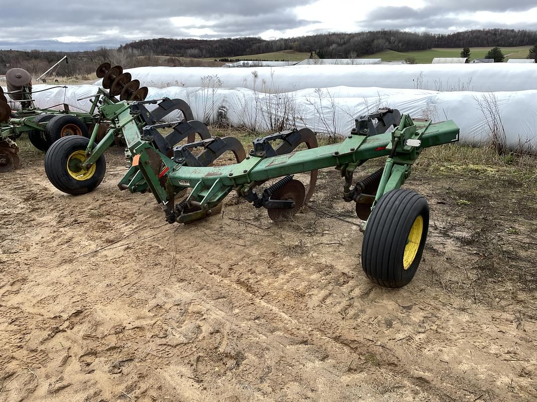 Image of John Deere 910 Primary image