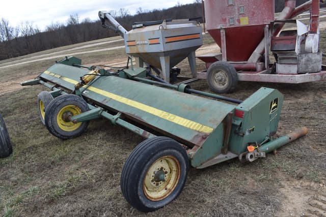 Image of John Deere 120 equipment image 2