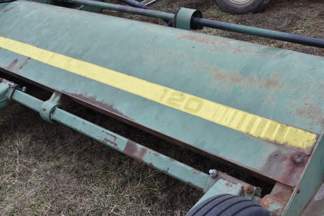 Image of John Deere 120 equipment image 4